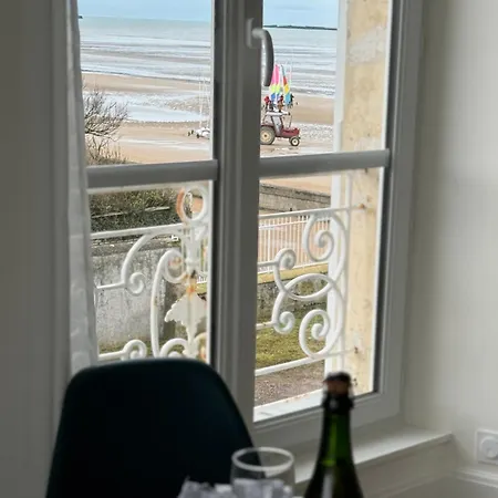 Sunny On D-day With Parking Apartment