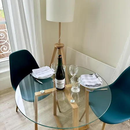 Sunny On D-day With Parking Apartamento