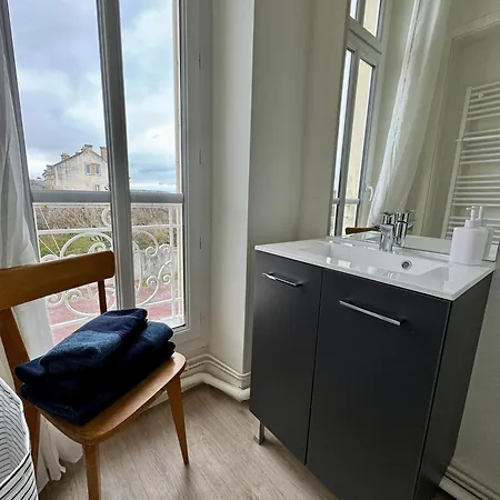 Waterfront At Gold Beach, Sea View, Private Parking *