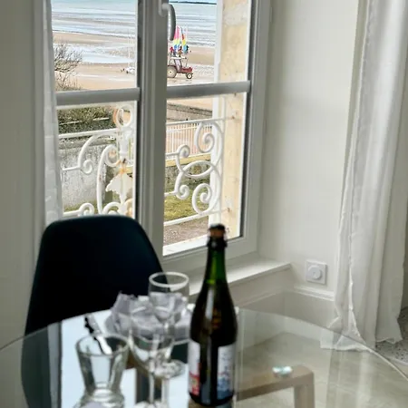 Waterfront At Gold Beach, Sea View, Private Parking Appartamento *