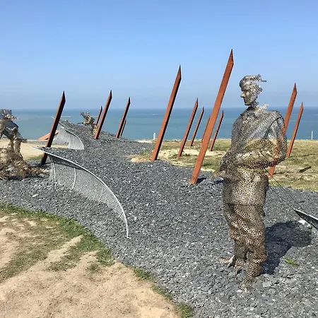 Sunny On D-day With Parking Saint-Côme-de-Fresné