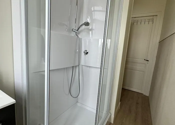 Sunny On D-day With Parking Apartmán