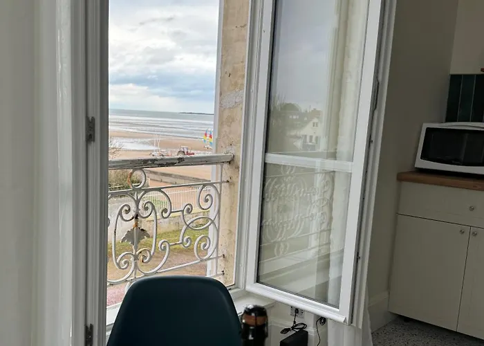 Sunny On D-day With Parking * Saint-Côme-de-Fresné