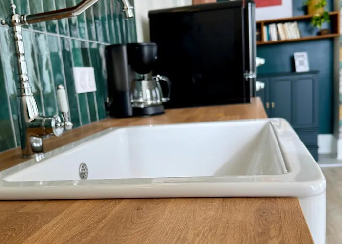 Sunny On D-day With Parking Apartmán