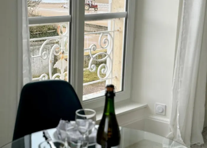 Sunny On D-day With Parking Apartmán *